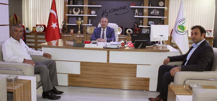 ALTIN VE PLAKET TAKDİM ETTİ (SERKAN ŞANSEVER/ÇORUM-İHA)