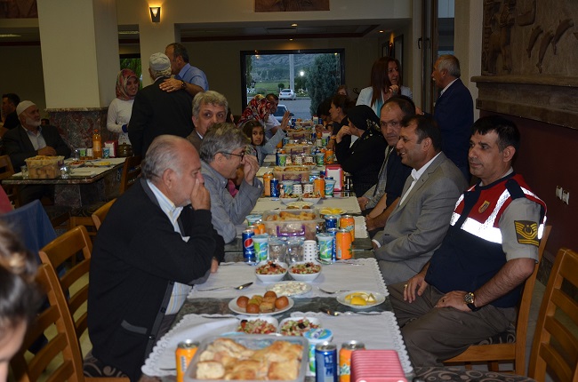 ÇORUM’UN OSMANCIK İLÇESİNDE ŞEHİT AİLELERİ VE GAZİLER İFTARDA BİR ARAYA GELDİ (İSMAİL KABAKDERE/ÇORUM-İHA)