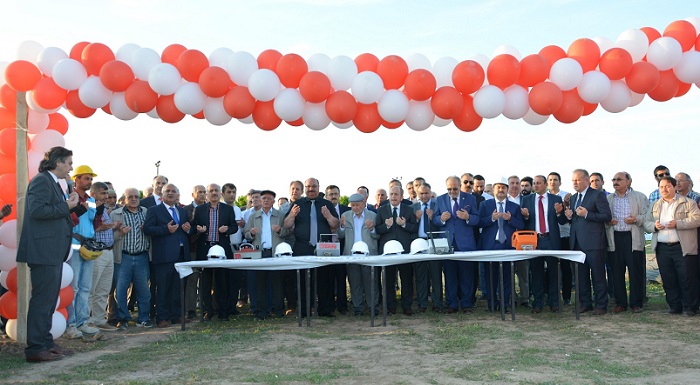 ÇORUM’UN ALACA İLÇESİNE YAPILACAK OLAN VE ARSASI HAYIRSEVERLER SECAATTİN-MEHMET VE METİN COŞKUN KARDEŞLER TARAFINDAN BAĞIŞLANAN HACI SÜLEYMAN COŞKUN ANADOLU İMAM HATİP LİSESİ’NİN TEMELİ DÜZENLENEN TÖRENLE ATILDI (M. MUTTALİP YALÇIN/ÇORUM-İHA)