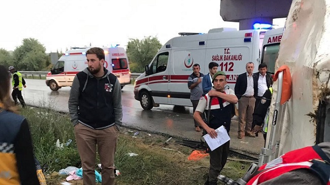 ÇORUM’DA BİR YOLCU OTOBÜSÜNÜN ÜST GEÇİTTEN UÇMASI SONUCU MEYDANA GELEN TRAFİK KAZASINDA 48 KİŞİ YARALANDI. (BÜLENT ÖZKALELİ - SERKAN ŞANSEVER/ÇORUM-İHA)