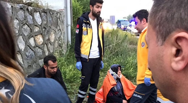 ÇORUM’DA BİR YOLCU OTOBÜSÜNÜN ÜST GEÇİTTEN UÇMASI SONUCU MEYDANA GELEN TRAFİK KAZASINDA 48 KİŞİ YARALANDI. (BÜLENT ÖZKALELİ - SERKAN ŞANSEVER/ÇORUM-İHA)