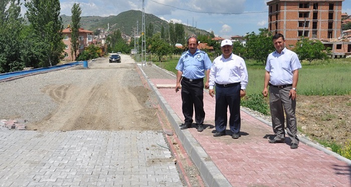 ÇORUM’UN BAYAT BELEDİYESİ BAŞLATTIĞI ALT YAPI SEFERBERLİĞİ HIZLA SÜRÜYOR. (M. MUTTALİP YALÇIN/ÇORUM-İHA)