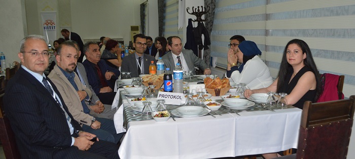 HİTİT ÜNİVERSİTESİ VE ÖĞRETİM ELEMANLARI SENDİKASI (ÖGESAN) TARAFINDAN SOSYAL DİYALOG MEKANİZMALARI YOLUYLA AKADEMİK PERSONEL VE ÜNİVERSİTE YÖNETİMİ ARASINDAKİ KÜLTÜR VE DİYALOG DİNAMİZMİNİN GELİŞMESİNE KATKIDA BULUNMASI HEDEFLENEN “SOSYAL DİYALOĞUN İNŞAASINDA ENTELEKTÜEL ÇABA” PROJESİ BAŞLADI. (M. MUTTALİP YALÇIN/ÇORUM-İHA)