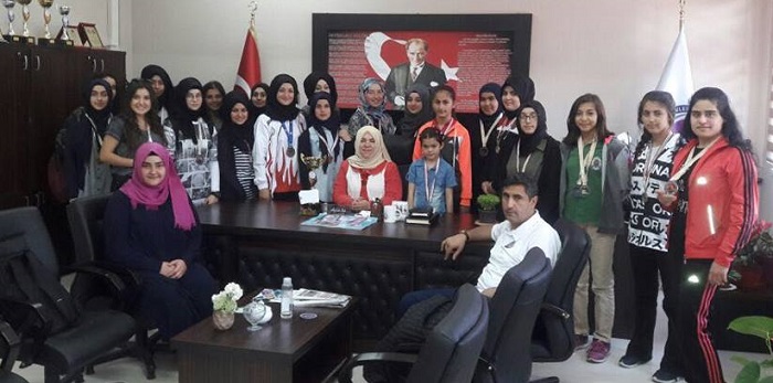 BAŞARILI SPORCULAR ÖDÜLLENDİRİLDİ