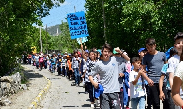 ÖĞRENCİLER SAĞLIK İÇİN YÜRÜDÜ