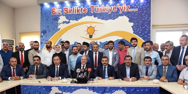 AK PARTİ’DE BAYRAMLAŞMA PROGRAMI
