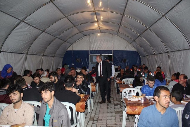 BAŞKAN VATANDAŞLARLA İLGİLENDİ (SERKAN ŞANSEVER/ÇORUM-İHA)