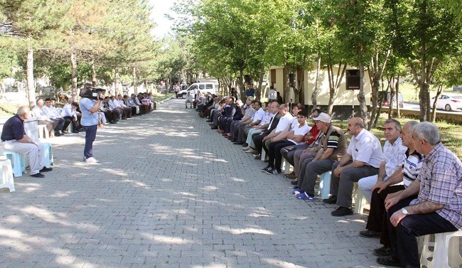ÇORUM’UN SUNGURLU BELEDİYESİ AREFE GÜNÜ MEZARLIKLARDA KURAN-I KERİM VE MEVLİD OKUTTU. (SERKAN ŞANSEVER/ÇORUM-İHA)