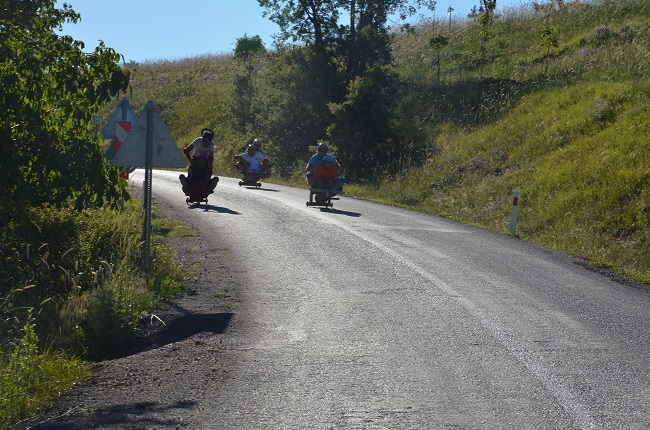 ÇORUM'UN OĞUZLAR İLÇESİ AĞAÇÇAMI KÖYÜNDE HER YIL RAMAZAN BAYRAMI’NDA GELENEKSEL OLARAK DÜZENLENEN TORNET YARIŞLARI RENKLİ GÖRÜNTÜLERE SAHNE OLDU. (İSMAİL KABAKDERE/ÇORUM-İHA)