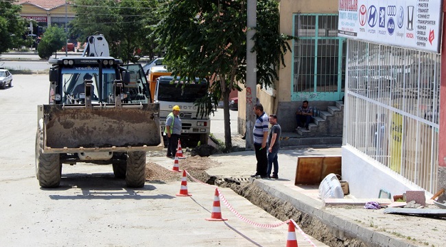 ELEKTRİK HATLARI YER ALTINA ALINIYOR