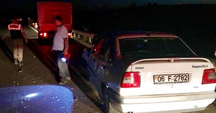 OTOMOBİL İLE TRAKTÖR ÇARPIŞTI
