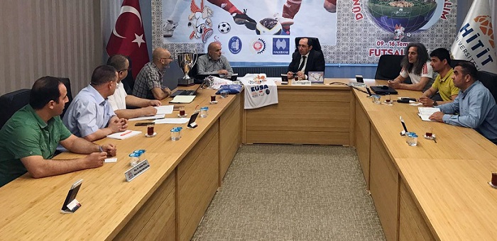 HİTİT ÜNİVERSİTESİ REKTÖRÜ PROF. DR. REHA METİN ALKAN BAŞKANLIĞINDA 9-17 TEMMUZ TARİHLERİ ARASINDA GERÇEKLEŞTİRİLECEK OLAN 11. AVRUPA ÜNİVERSİTELER FUTSAL ŞAMPİYONASI (FUTSAL’2017) ÖNCESİ DEĞERLENDİRME TOPLANTISI YAPILDI. (M. MUTTALİP YALÇIN/ÇORUM-İHA)