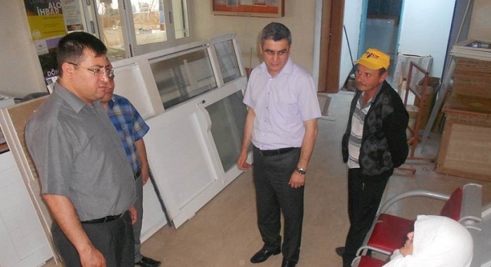 OSMANCIK KAYMAKAMI FİKRET ZAMAN, TAPU MÜDÜRLÜĞÜ VE KADASTRO BİRİM AMİRLİĞİNİ ZİYARET EDEREK YETKİLİLERDEN TADİLAT ÇALIŞMALARI HAKKINDA BİLGİ ALDI (İSMAİL KABAKDERE/ÇORUM-İHA)