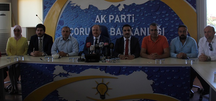PARTİ BİNASINDA BİR BASIN TOPLANTISI DÜZENLEYEN AK PARTİ ÇORUM İL BAŞKANI MEHMET KARADAĞ, 15 TEMMUZ SÜRECİNİ DEĞERLENDİRDİ (M. MUTTALİP YALÇIN/ÇORUM-İHA)