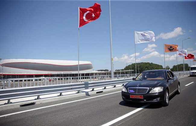 BAKAN ARSLAN MAKAM ARACININ DİREKSİYONUNA GEÇEREK BAKAN KILIÇ İLE BİRLİKTE AÇILIŞINI GERÇEKLEŞTİRDİĞİ YOLDAN GEÇTİ. (KENAN AKYÜZ - ŞAHİN BİNİCİ/SAMSUN-İHA)