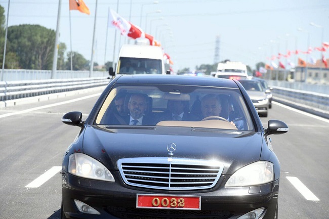 BAKAN ARSLAN MAKAM ARACININ DİREKSİYONUNA GEÇEREK BAKAN KILIÇ İLE BİRLİKTE AÇILIŞINI GERÇEKLEŞTİRDİĞİ YOLDAN GEÇTİ. (KENAN AKYÜZ - ŞAHİN BİNİCİ/SAMSUN-İHA)