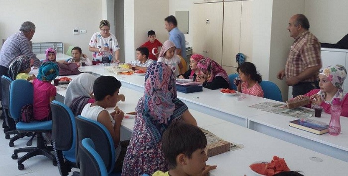 GENÇLİK MERKEZİNİ ZİYARET ETTİLER