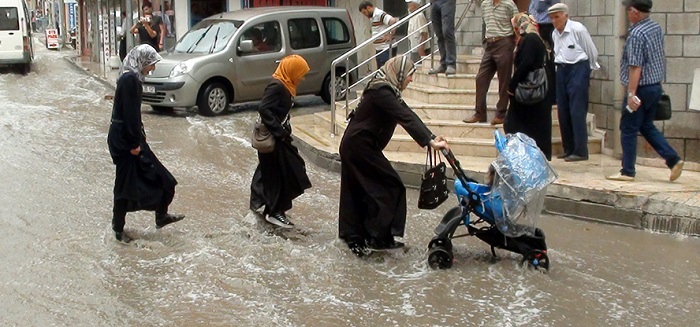 SAĞANAK YAĞMUR ÇORUM’U SERİNLETTİ