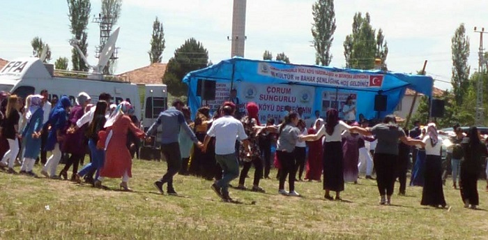 İKİZLİ KÖYÜ ŞENLİKTE COŞTU