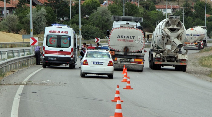 TANKER İLE OTOMOBİL ÇARPIŞTI