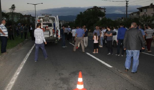MİNİBÜSÜN ÇARPTIĞI KADIN ÖLDÜ