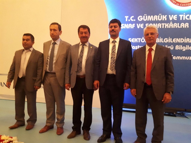 TAHSİN ŞAHİN TOPLANTI SIRASINDA (1)