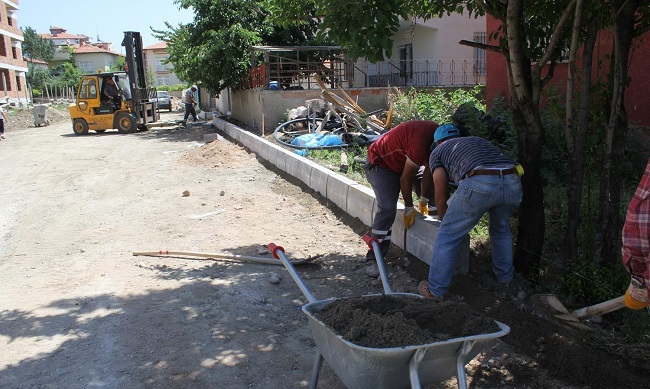 SUNGURLU'DA KİLİTLİ PARKE ÇALIŞMASI (SERKAN ŞANSEVER/ÇORUM-İHA)