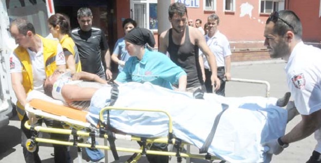 KAFASINA KALAS DÜŞTÜ