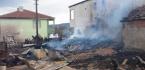 BİR EV VE AHIR TAMAMEN YANDI