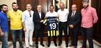 FENERBAHÇELİ BAŞKAN’A SÜRPRİZ HEDİYE