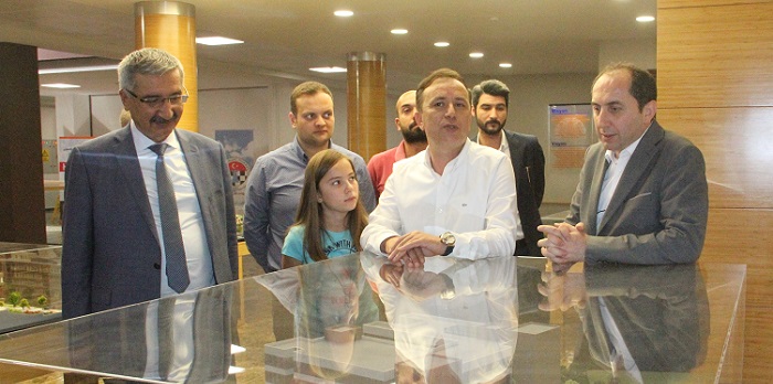 ÇORUM VALİSİ NECMETTİN KILIÇ VE AK PARTİ ÇORUM MİLLETVEKİLİ AHMET SAMİ CEYLAN, HİTİT ÜNİVERSİTESİ’NDE DEĞERLENDİRME TOPLANTISI DÜZENLEDİ. (M. MUTTALİP YALÇIN/ÇORUM-İHA)