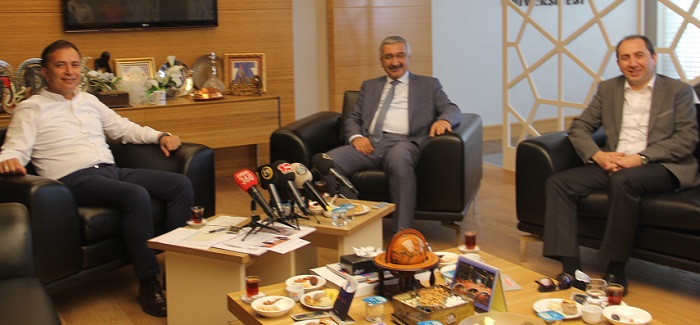 ÇORUM VALİSİ NECMETTİN KILIÇ VE AK PARTİ ÇORUM MİLLETVEKİLİ AHMET SAMİ CEYLAN, HİTİT ÜNİVERSİTESİ’NDE DEĞERLENDİRME TOPLANTISI DÜZENLEDİ. (M. MUTTALİP YALÇIN/ÇORUM-İHA)