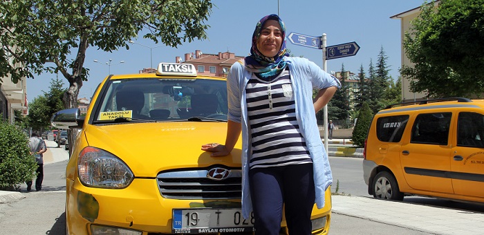 ÇORUM’UN İLK KADIN TAKSİ ŞOFÖRÜ