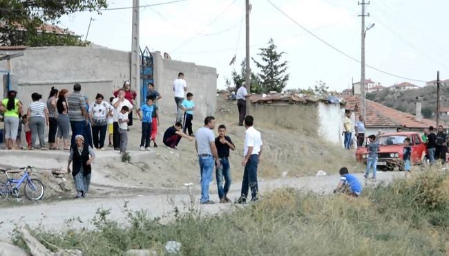 DÜĞÜNDE TAŞLI SOPALI KAVGA ÇIKTI