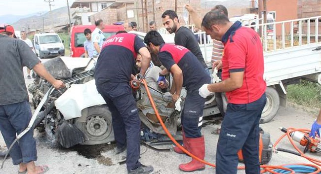 KAZADA SÜRÜCÜ ARAÇTA SIKIŞTI