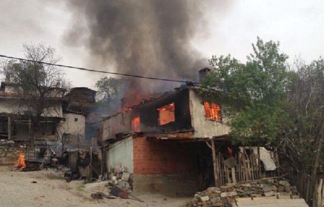 ELEKTRİK KONTAĞINDAN YANGIN ÇIKTI