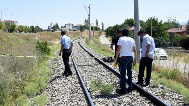 ÇORUMLU KADINA TREN ÇARPTI