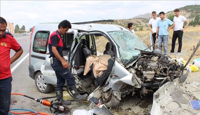 ÇORUM’DA KORKUNÇ KAZA: 3 ÖLÜ
