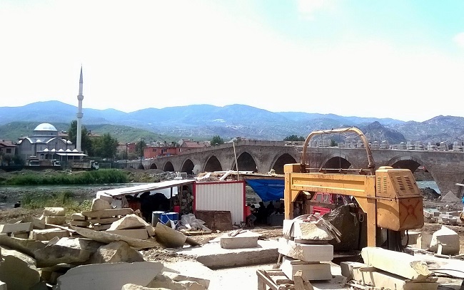 ÇORUM’UN OSMANCIK İLÇESİNDE, 7 BİN YILLIK KANDİBER KALESİ İLE KOYUNBABA KÖPRÜSÜ RESTORASYON ÇALIŞMALARI SÜRÜYOR. (HÜSEYİN ÇETİNKAYA/ÇORUM-İHA)