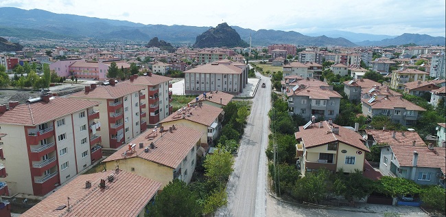 OSMANCIK BELEDİYESİ DOĞALGAZ VE KANALİZASYON ÇALIŞMALARI TAMAMLANAN ŞENYURT VE GEMİCİ MAHALLELERİNDE ASFALT ÇALIŞMALARINA BAŞLADI (İSMAİL KABAKDERE/ÇORUM-İHA)