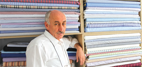 ÜNLÜ İSİMLERE GÖMLEK DİKİYOR