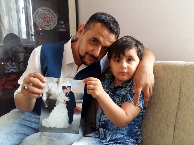 ÇORUM’DA, FAZLA KİLOLARI NEDENİYLE ASKERE ALINMADIĞI İÇİN BUNALIMA GİREN VE 4,5 AYLIK ÇOCUĞUNUN ÖLÜMÜYLE YIKILAN TEKSTİL İŞÇİSİ NADİR AKBULUT, DÜNYAYA GELEN OĞLU İÇİN 143 KİLO VERDİ. (MUHAMMED MUTTALİP YALÇIN/ÇORUM-İHA)