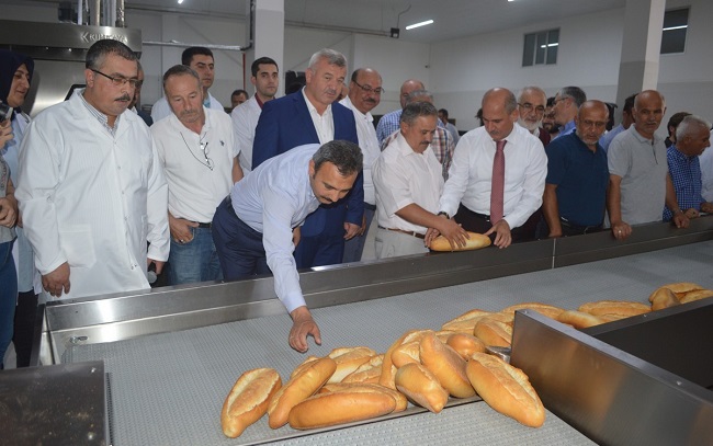 ÇORUM BELEDİYESİ TARAFINDAN KURULAN HALK EKMEK FABRİKASI ÖNÜMÜZDEKİ HAFTADAN İTİBAREN HİZMET VERMEYE BAŞLAYACAK. (MUHAMMED MUTTALİP YALÇIN/ÇORUM-İHA)