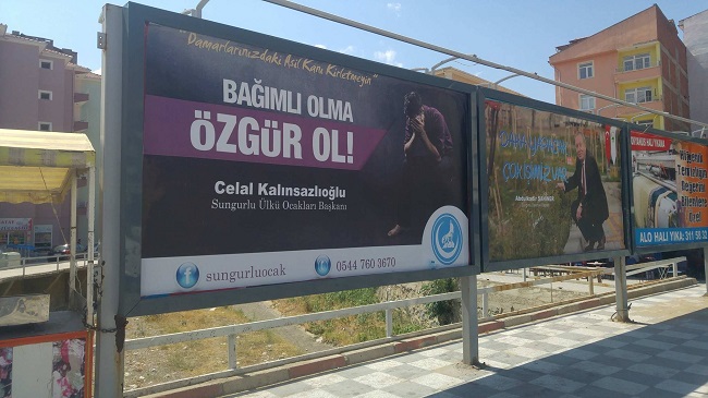 AFİŞLERLE BAĞIMLILIĞA DİKKAT ÇEKİYORLAR (SERKAN ŞANSEVER/ÇORUM-İHA)