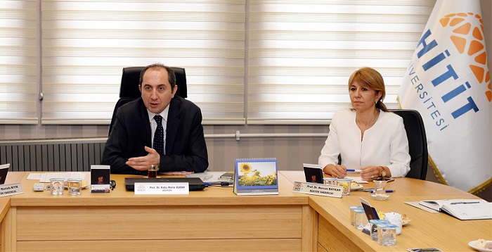FİKİR ALIŞVERİŞİNDE BULUNDULAR
