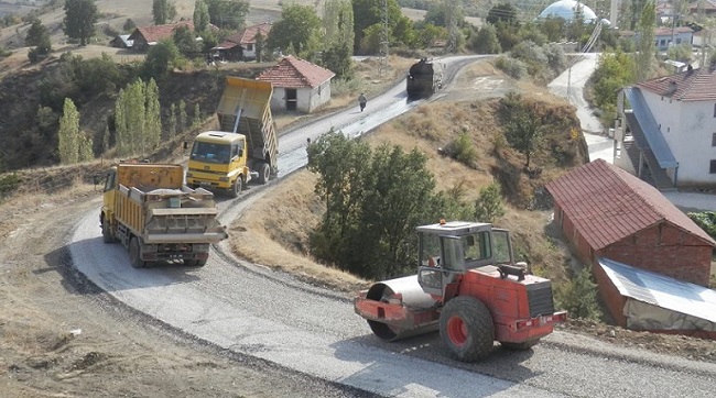 ÇORUM’UN 104 KÖYÜ ASFALTLANDI