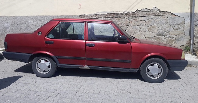 HIRSIZLAR OTOMOBİLİN TEYBİNİ ÇALDI
