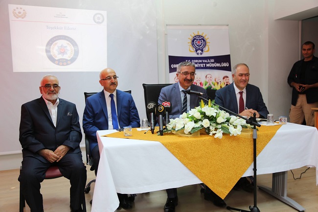 ÇORUM VALİSİ NECMETTİN KILIÇ, 40 OKULA Z KÜTÜPHANE KURULACAĞINI AÇIKLADI. (MUHAMMED MUTTALİP YALÇIN/ÇORUM-İHA)