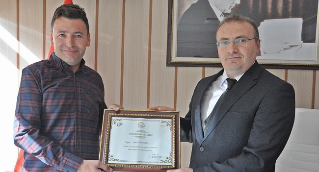 MİLLİ TARIM PROJESİ KAPSAMINDA DÜZENLENEN '2. YEREL TOHUM BULUŞMASI' KAPSAMINDA MEŞHUR ON DİLİM KAVUNU İLE ETKİNLİĞE KATILAN SUNGURLULU ÇİFTÇİYE, GIDA, TARIM VE HAYVANCILIK BAKANLIĞI TARAFINDAN TEŞEKKÜR BELGESİ GÖNDERİLDİ. (SERKAN ŞANSEVER/ÇORUM-İHA)