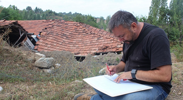 ADNAN MENDERES ÜNİVERSİTESİ (ADÜ) SANAT TARİHİ UYGULAMA VE ARAŞTIRMA MERKEZİ MÜDÜRÜ YRD. DOÇ. DR. MUSTAFA KEMAL ŞAHİN, ANADOLU SELÇUKLU DÖNEMİ ESERLERİNİN İZİNİ ORTA KARADENİZ BÖLÜMÜNDE ARADI (MEHMET BARLAS/AYDIN-İHA)